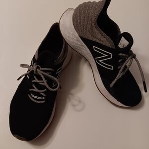 New Balance Fresh Foam Roav Shoes (WROAV) Black/Gray Preowned Women's Size 9